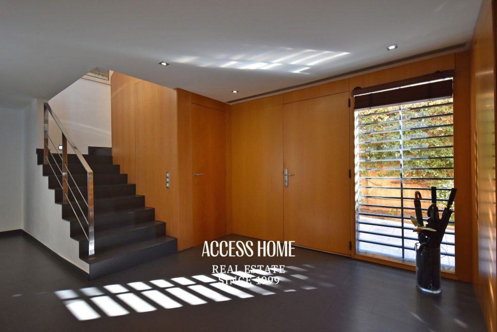 Amplia casa con jardín y piscina en zona residencial de Alella