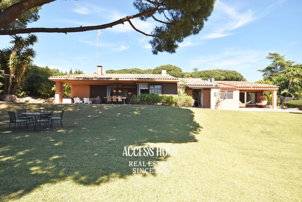 Lujo mediterráneo en alquiler: exclusiva villa con piscina privada en esta zona