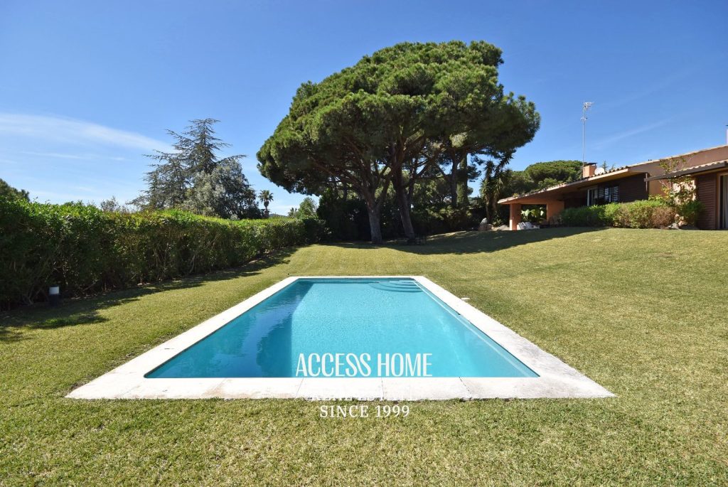 Lujo mediterráneo en alquiler: exclusiva villa con piscina privada en esta zona