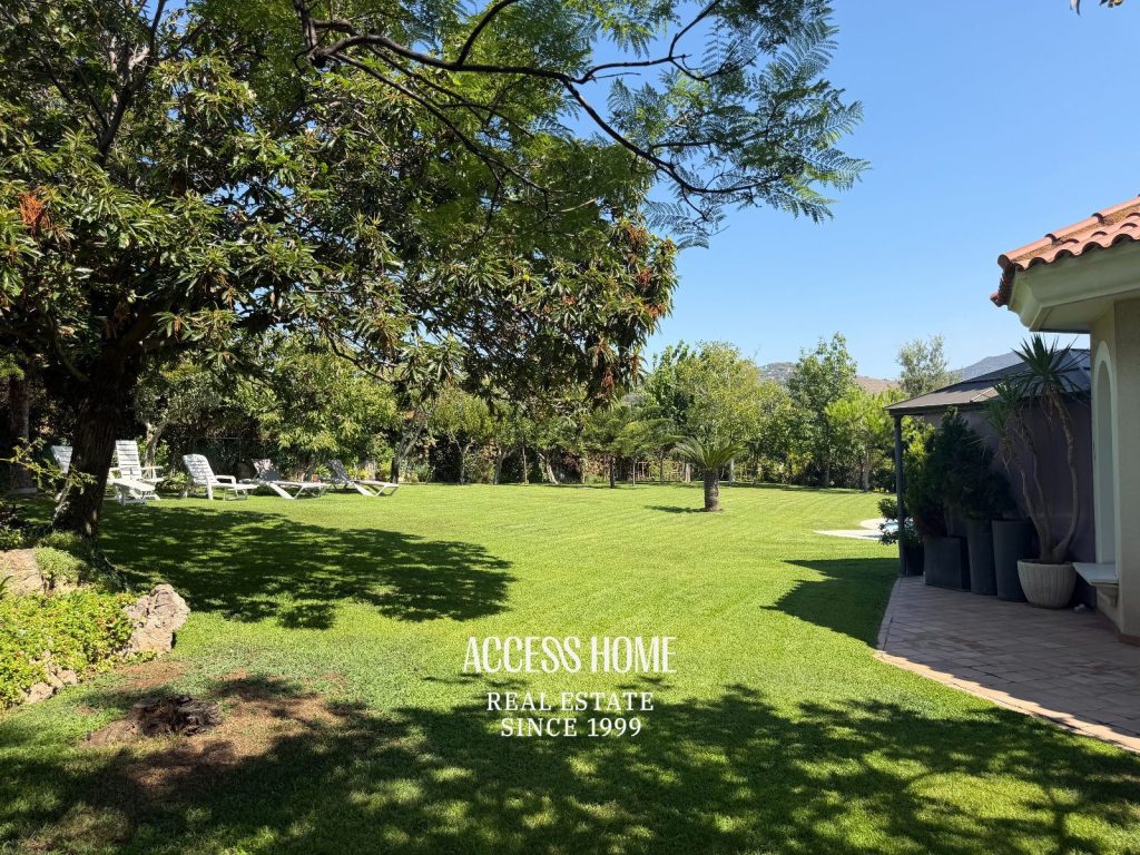 Casa a tres vientos con jardín y piscina privada cerca del centro de Alella