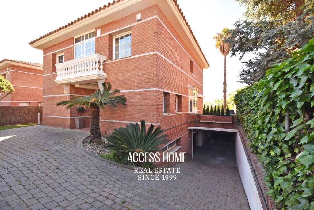 Casa unifamiliar con piscina y vistas al mar en Vilassar de Dalt