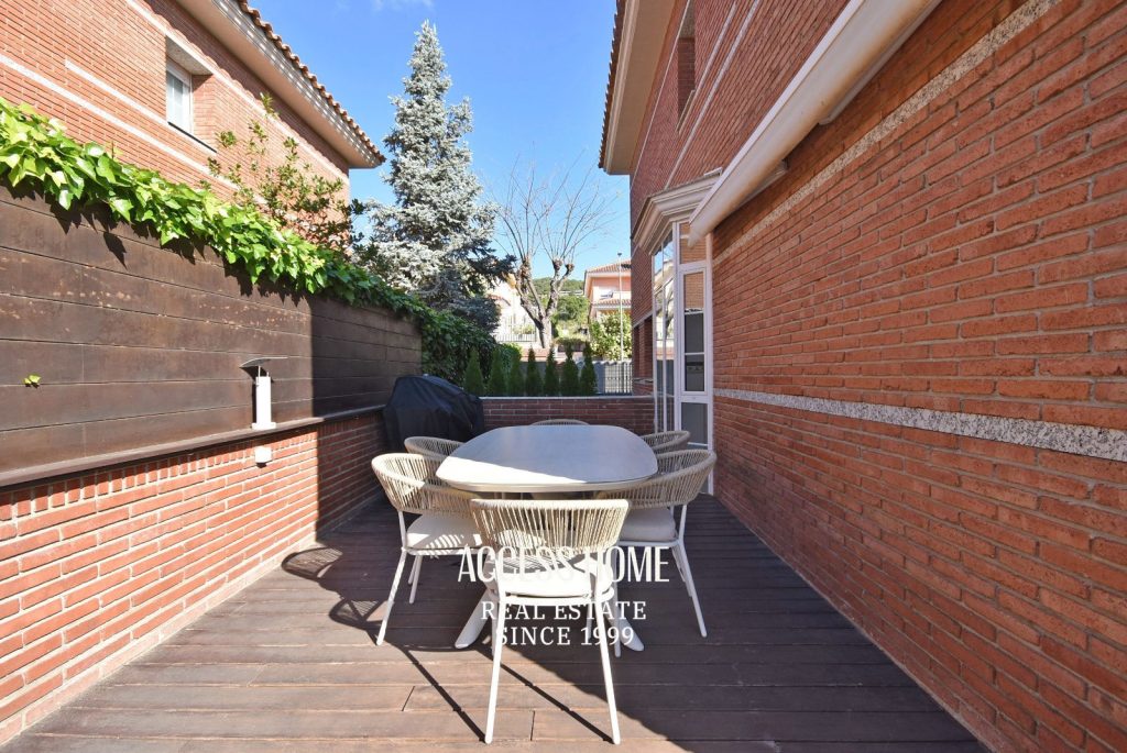 Casa unifamiliar con piscina y vistas al mar en Vilassar de Dalt