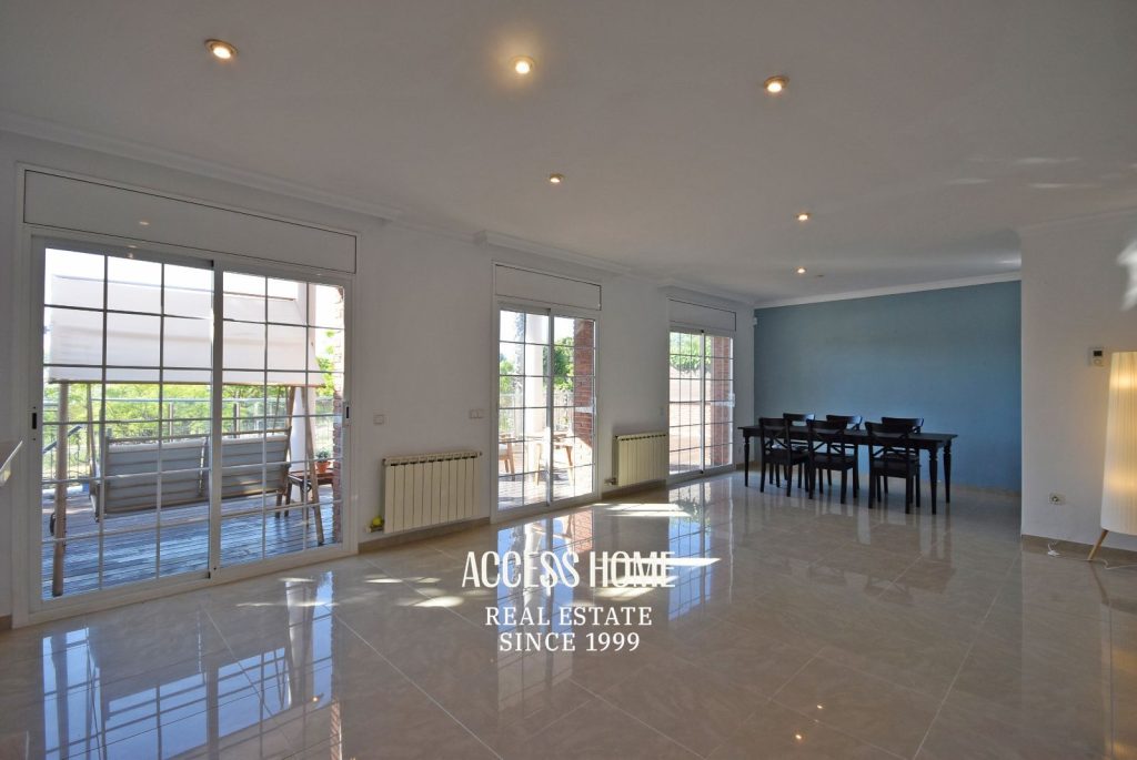 Casa unifamiliar con piscina y vistas al mar en Vilassar de Dalt