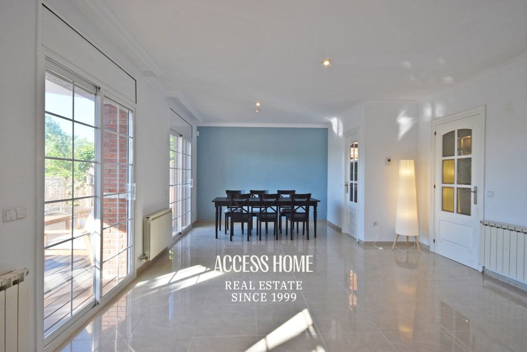 Casa unifamiliar con piscina y vistas al mar en Vilassar de Dalt