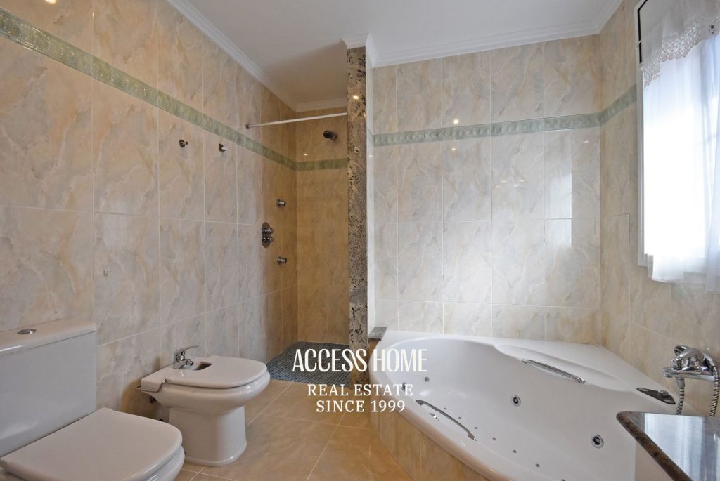 Casa unifamiliar con piscina y vistas al mar en Vilassar de Dalt