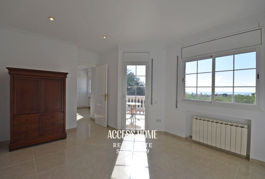 Casa unifamiliar con piscina y vistas al mar en Vilassar de Dalt