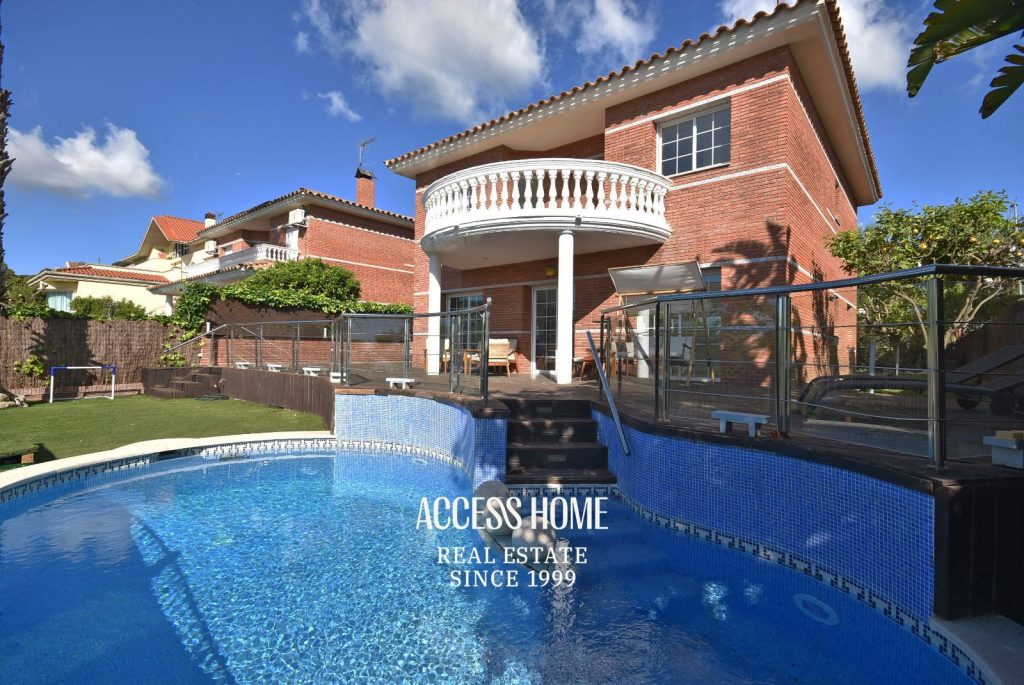 Casa unifamiliar con piscina y vistas al mar en Vilassar de Dalt