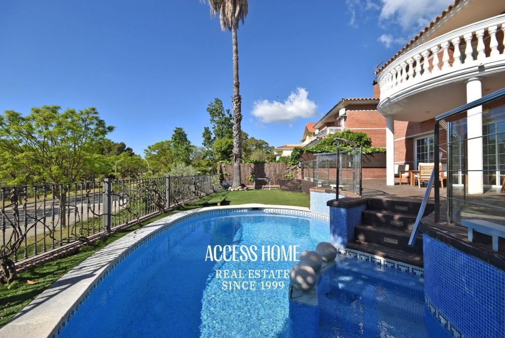Casa unifamiliar con piscina y vistas al mar en Vilassar de Dalt