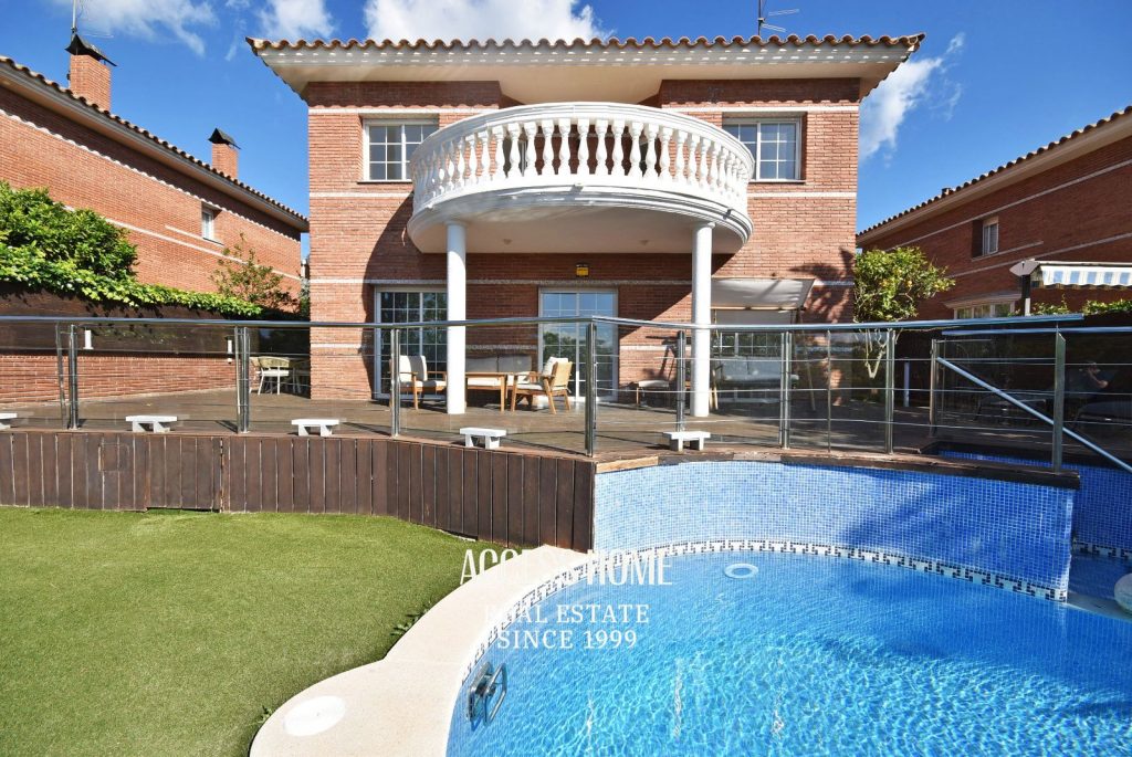 Casa unifamiliar con piscina y vistas al mar en Vilassar de Dalt