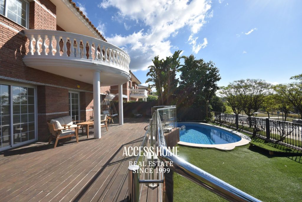 Casa unifamiliar con piscina y vistas al mar en Vilassar de Dalt