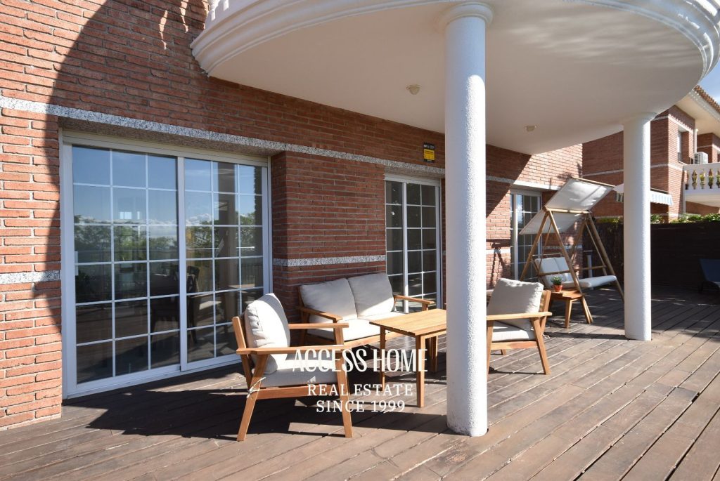 Casa unifamiliar con piscina y vistas al mar en Vilassar de Dalt