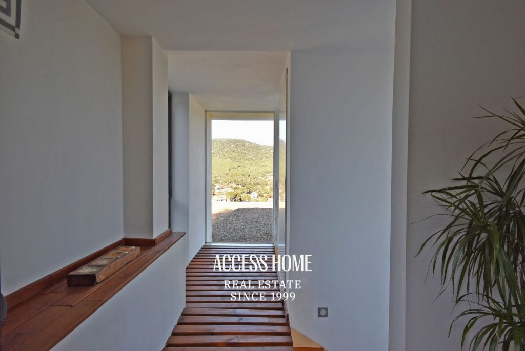 Exclusiva casa a la venta en Cabrils con piscina y vistas panorámicas