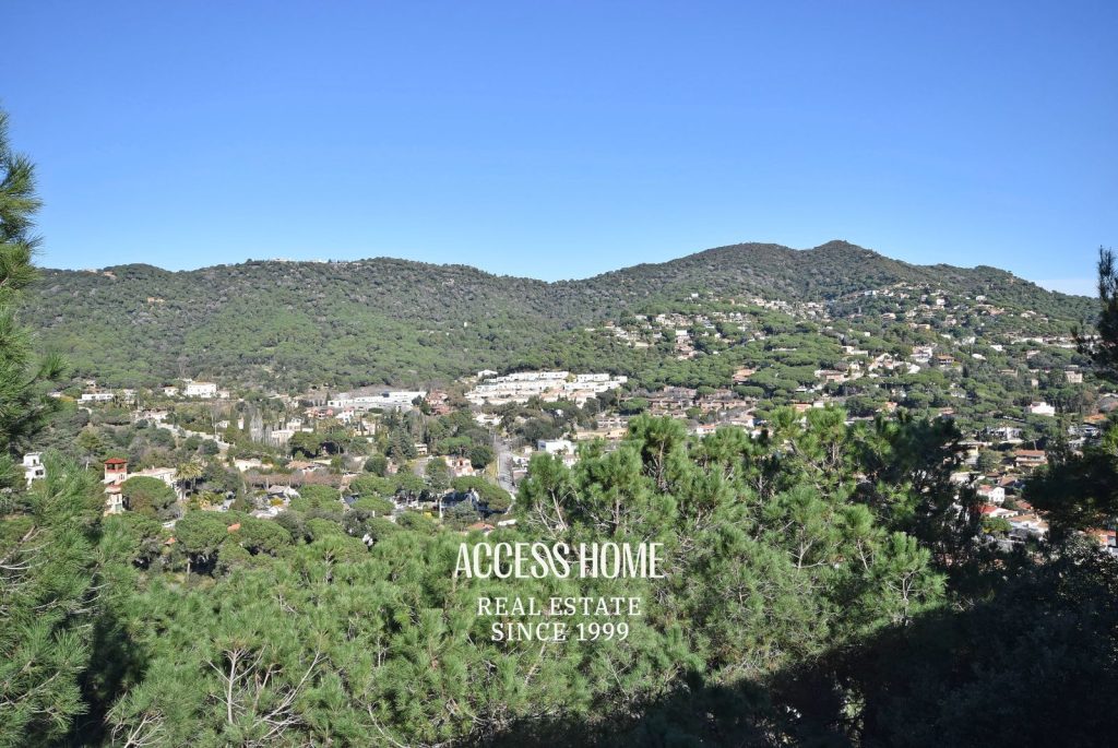 Exclusiva casa a la venta en Cabrils con piscina y vistas panorámicas