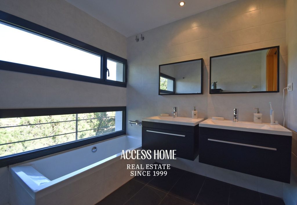 Exclusiva casa a la venta en Cabrils con piscina y vistas panorámicas