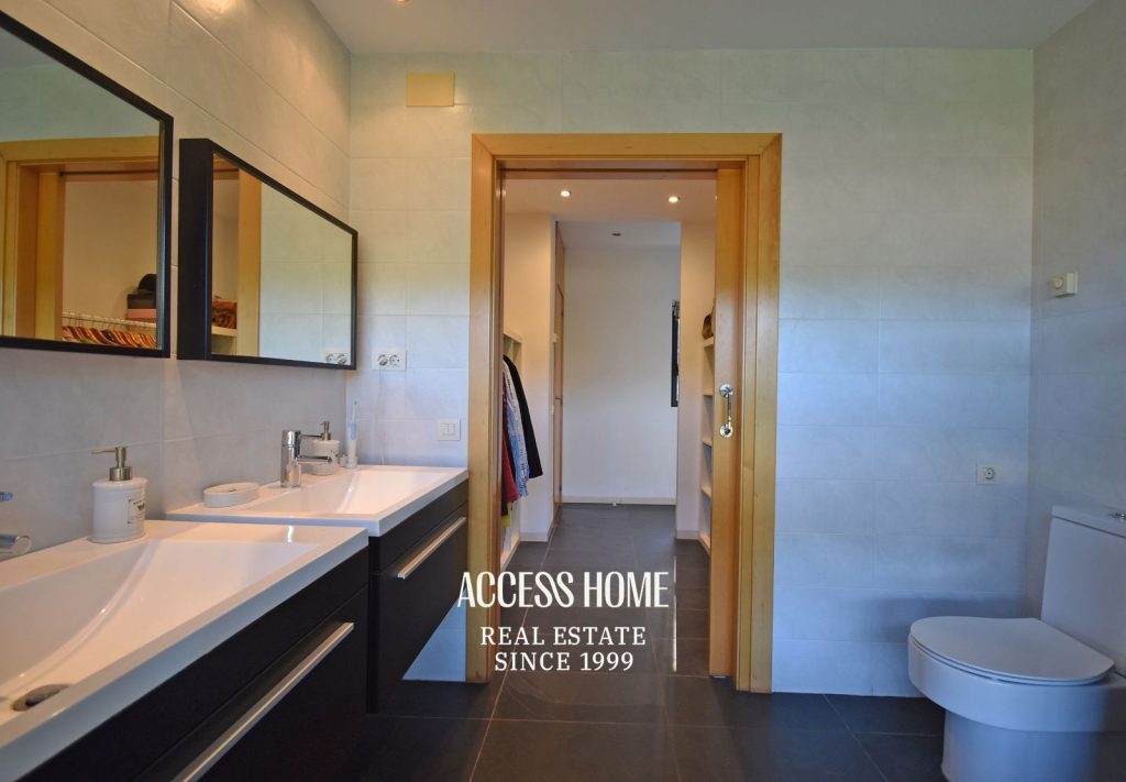 Exclusiva casa a la venta en Cabrils con piscina y vistas panorámicas