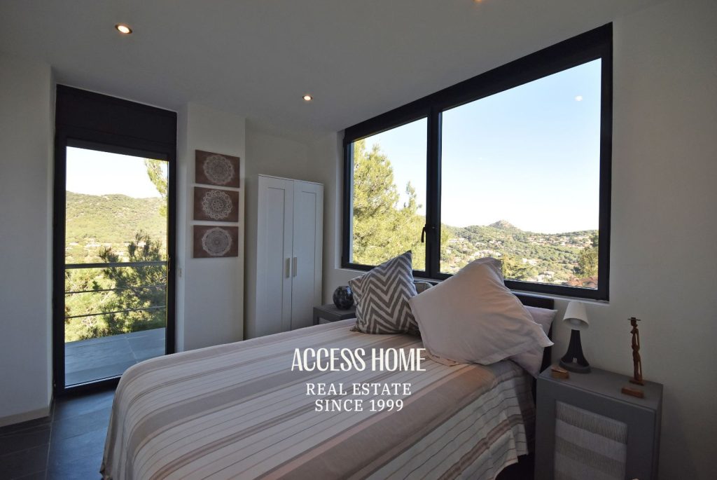 Exclusiva casa a la venta en Cabrils con piscina y vistas panorámicas