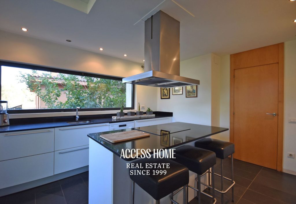 Exclusiva casa a la venta en Cabrils con piscina y vistas panorámicas