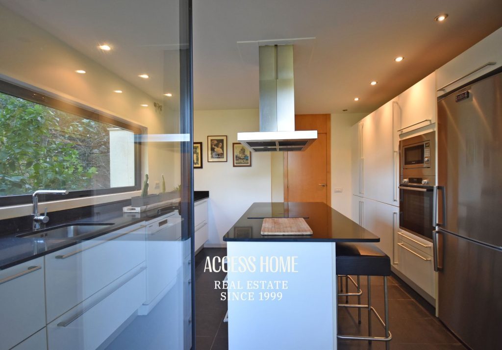 Exclusiva casa a la venta en Cabrils con piscina y vistas panorámicas