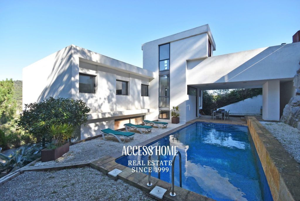 Exclusiva casa a la venta en Cabrils con piscina y vistas panorámicas