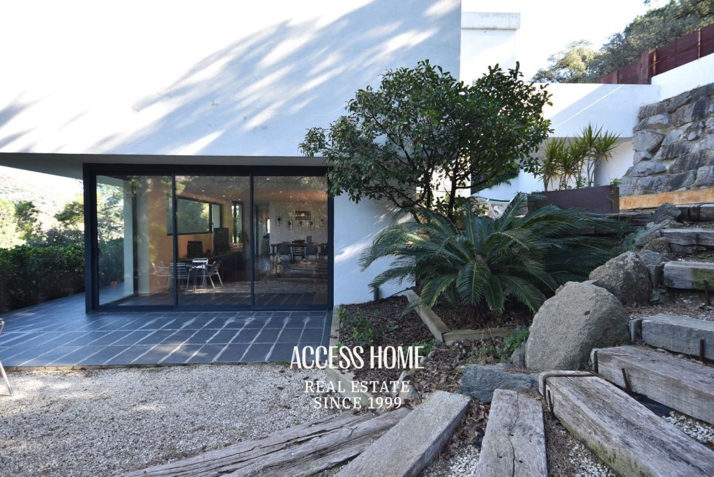Exclusiva casa a la venta en Cabrils con piscina y vistas panorámicas