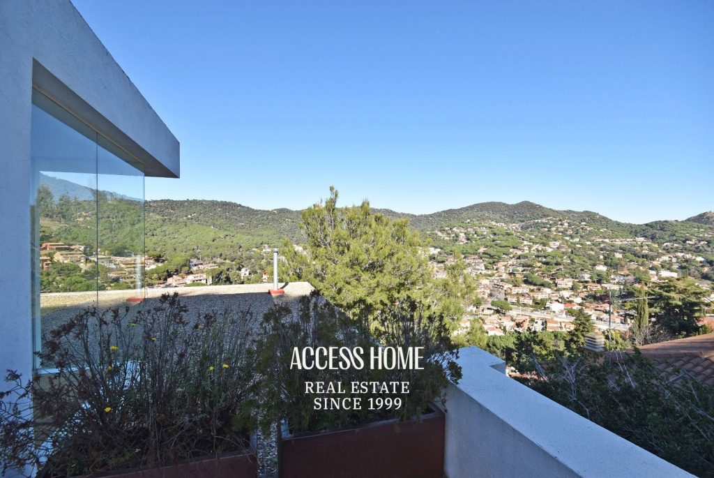 Exclusiva casa a la venta en Cabrils con piscina y vistas panorámicas