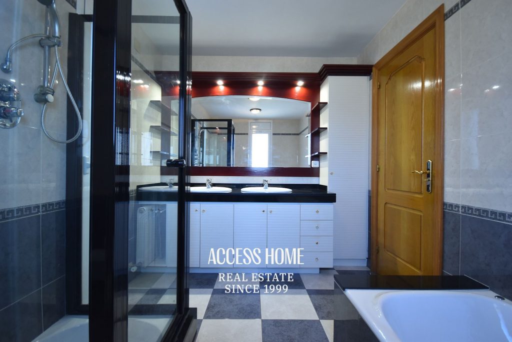 Exclusiva casa con piscina y terrazas con vistas a mar y montaña en El Masnou