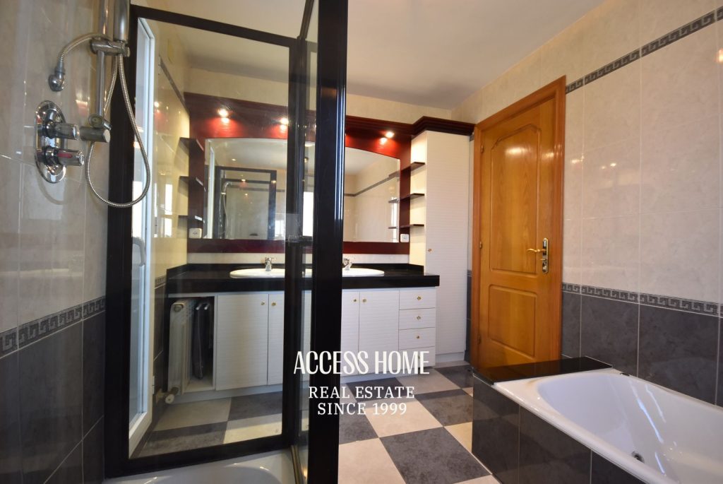 Exclusiva casa con piscina y terrazas con vistas a mar y montaña en El Masnou
