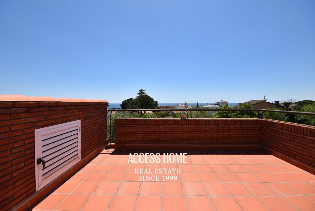 Exclusiva casa con piscina y terrazas con vistas a mar y montaña en El Masnou