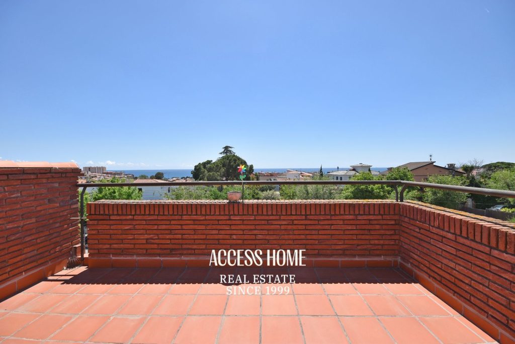 Exclusiva casa con piscina y terrazas con vistas a mar y montaña en El Masnou