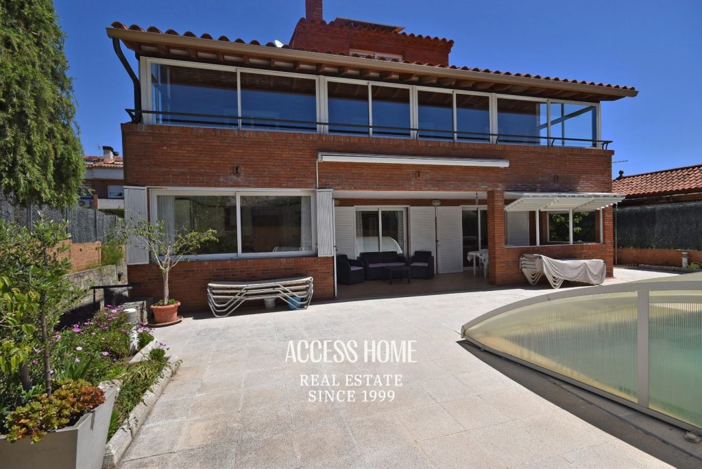 Exclusiva casa con piscina y terrazas con vistas a mar y montaña en El Masnou