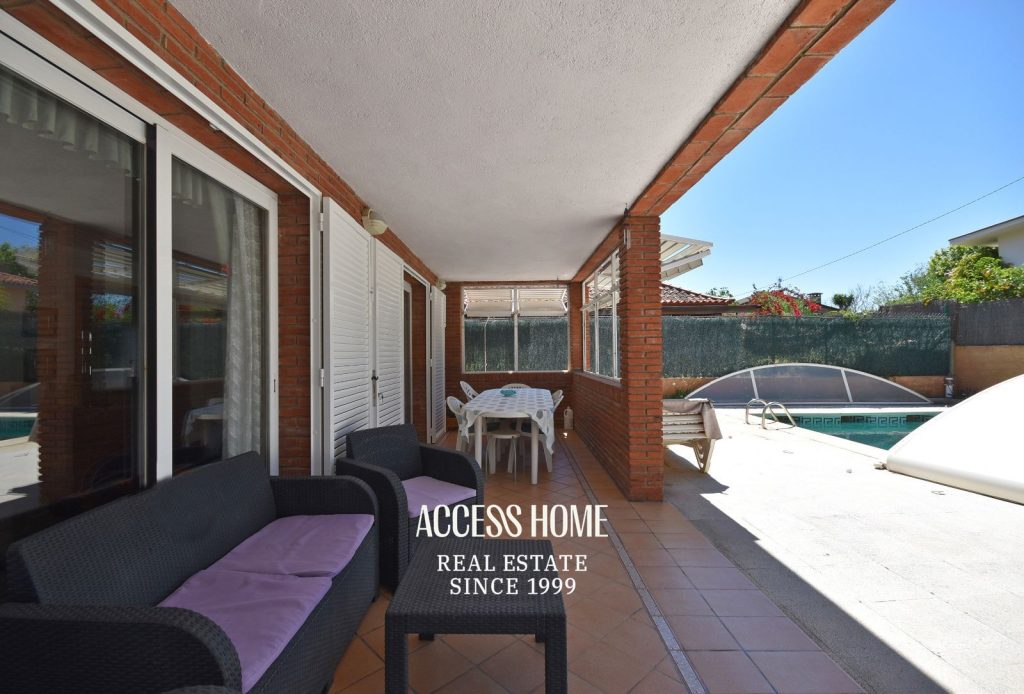 Exclusiva casa con piscina y terrazas con vistas a mar y montaña en El Masnou