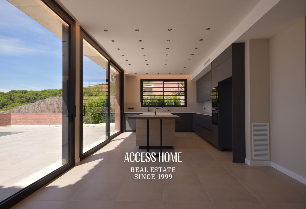 Casa de lujo de nueva construcción en venta en Sant Vicenç de Montalt con vistas al mar