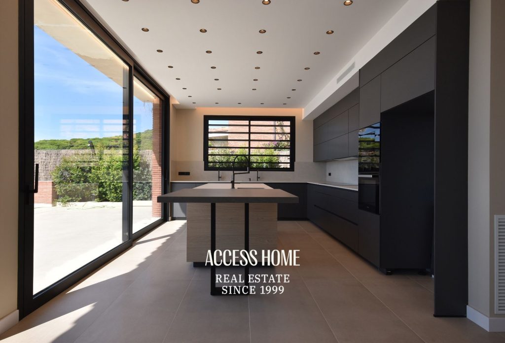 Casa de lujo de nueva construcción en venta en Sant Vicenç de Montalt con vistas al mar
