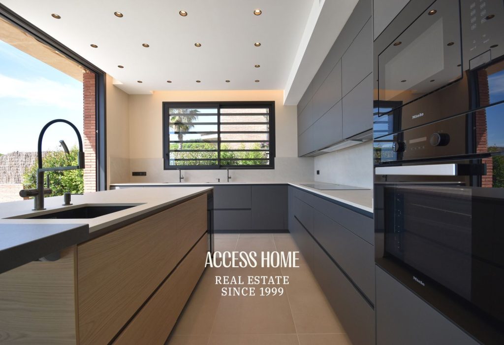 Casa de lujo de nueva construcción en venta en Sant Vicenç de Montalt con vistas al mar