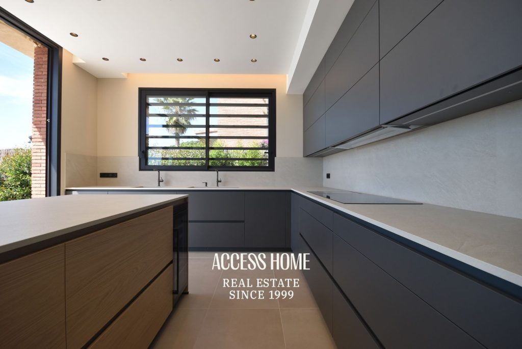 Casa de lujo de nueva construcción en venta en Sant Vicenç de Montalt con vistas al mar