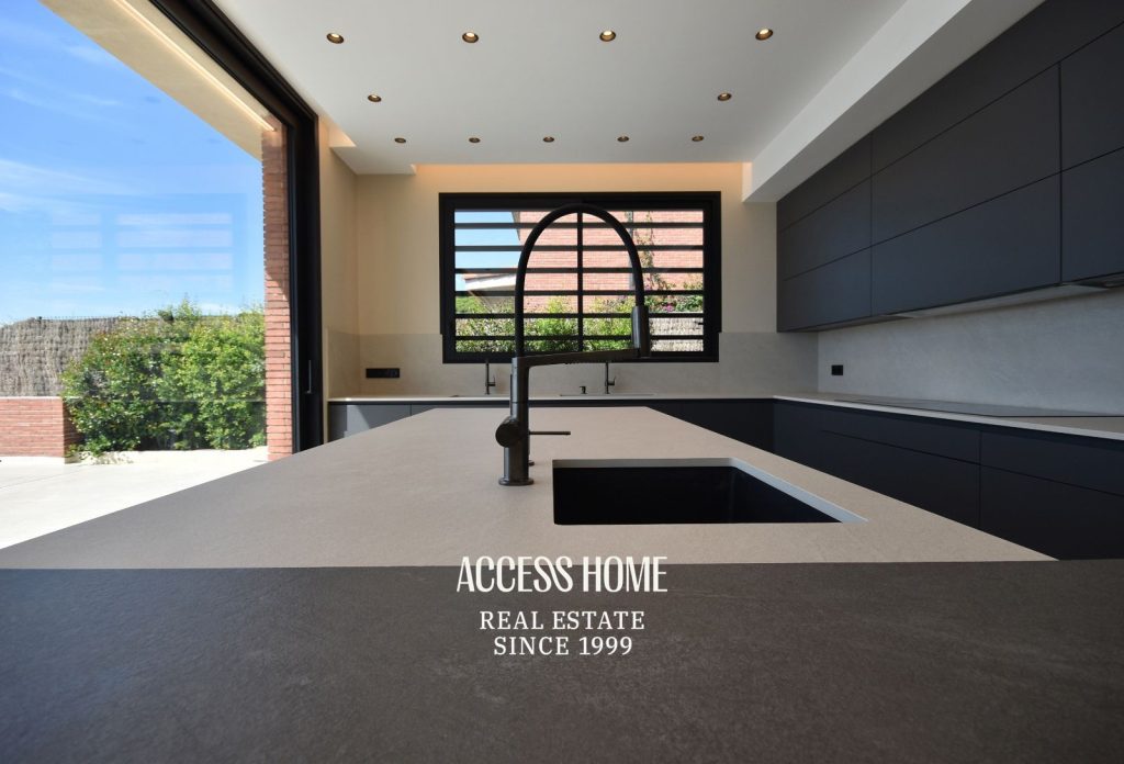 Casa de lujo de nueva construcción en venta en Sant Vicenç de Montalt con vistas al mar