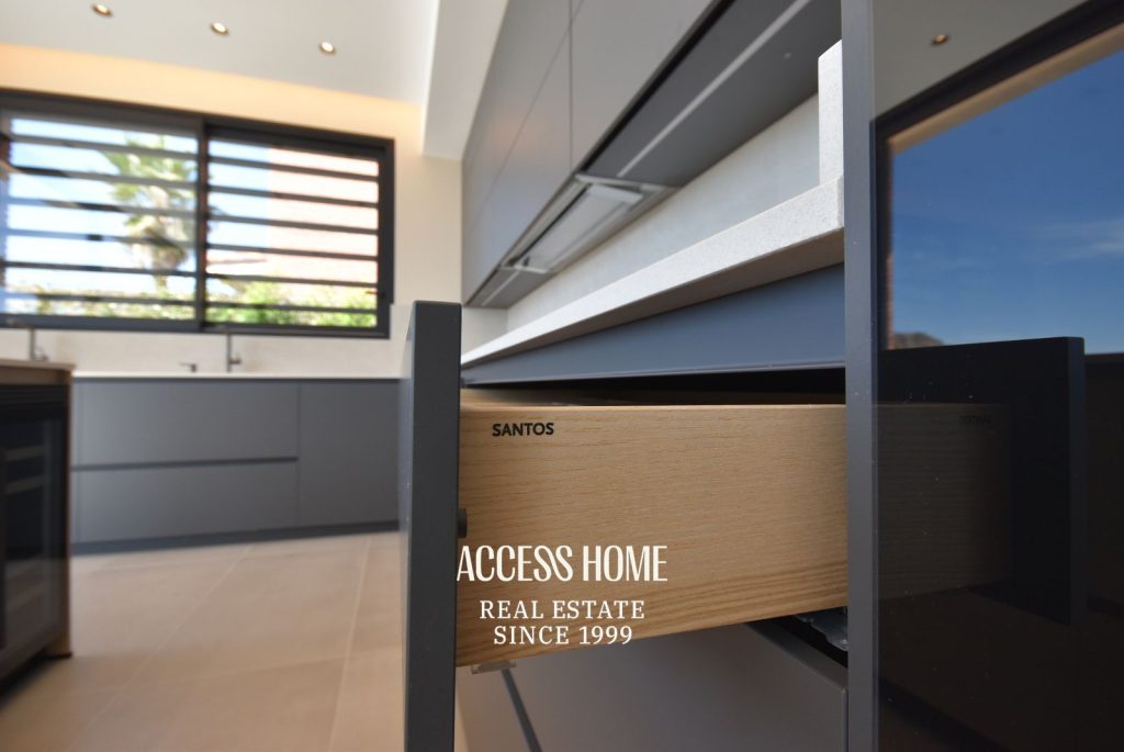 Casa de lujo de nueva construcción en venta en Sant Vicenç de Montalt con vistas al mar