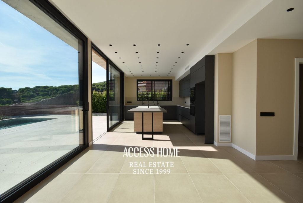 Casa de lujo de nueva construcción en venta en Sant Vicenç de Montalt con vistas al mar