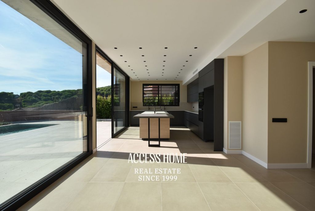 Casa de lujo de nueva construcción en venta en Sant Vicenç de Montalt con vistas al mar