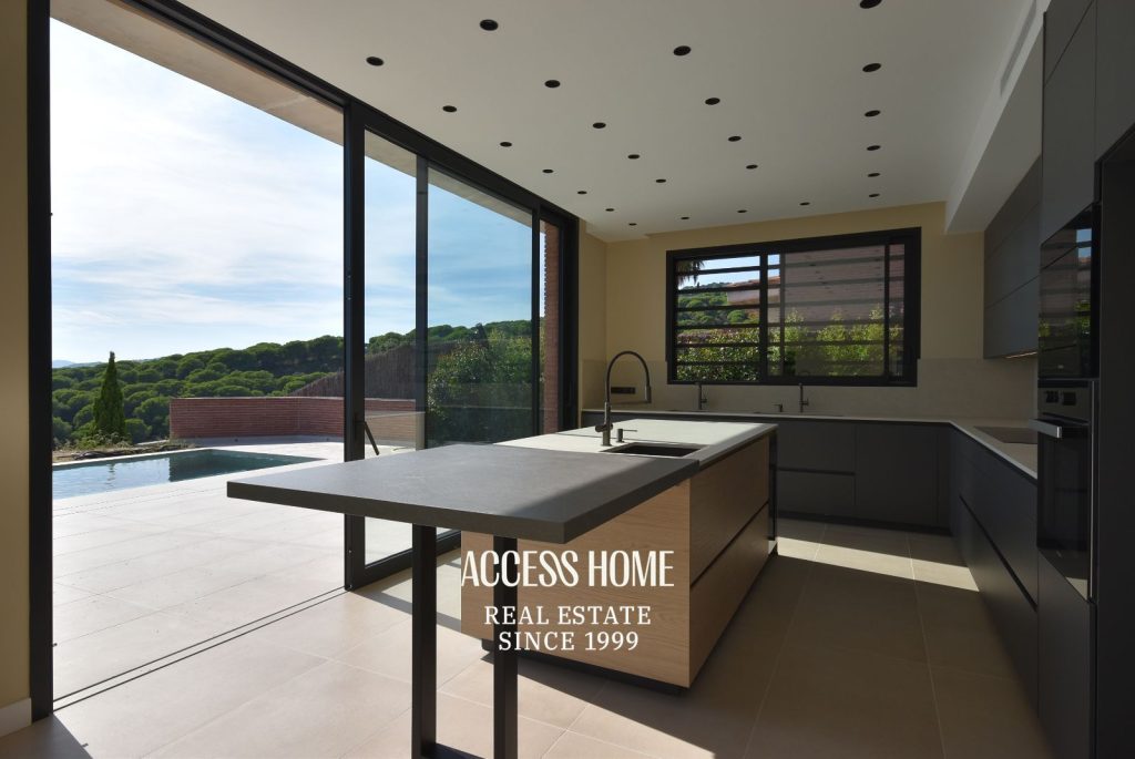 Casa de lujo de nueva construcción en venta en Sant Vicenç de Montalt con vistas al mar