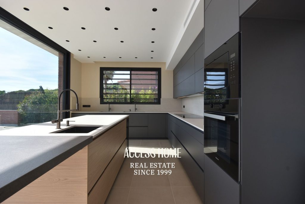 Casa de lujo de nueva construcción en venta en Sant Vicenç de Montalt con vistas al mar