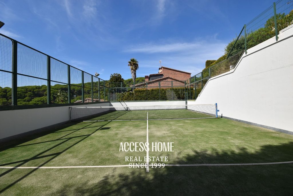 Villa de lujo personalizable con estructura construida y vistas al mar en Sant Vicenç de Montalt