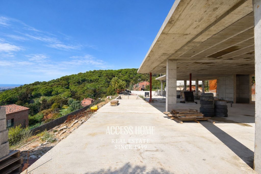 Villa de lujo personalizable con estructura construida y vistas al mar en Sant Vicenç de Montalt