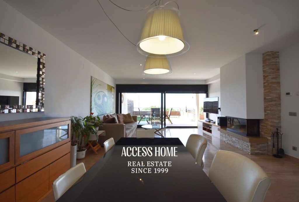 Casa a tres vientos en venta en Can Quirze, Mataró, con jardín y vistas al mar