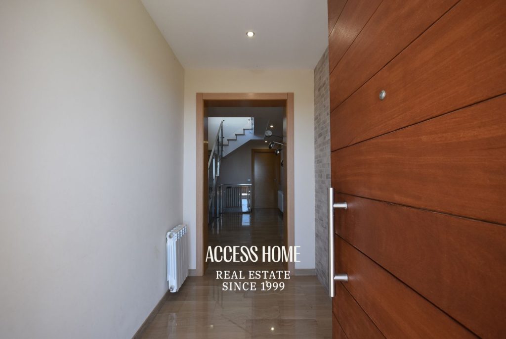 Casa a tres vientos en venta en Can Quirze, Mataró, con jardín y vistas al mar