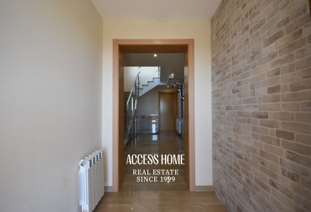 Casa a tres vientos en venta en Can Quirze, Mataró, con jardín y vistas al mar