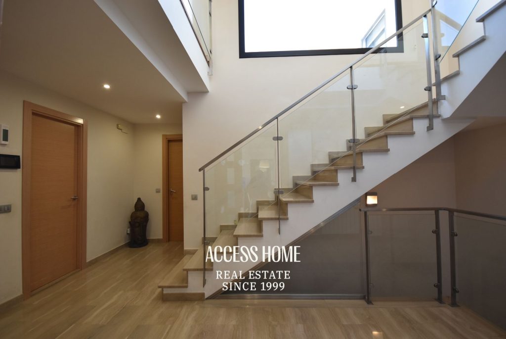 Casa a tres vientos en venta en Can Quirze, Mataró, con jardín y vistas al mar