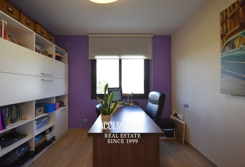 Casa a tres vientos en venta en Can Quirze, Mataró, con jardín y vistas al mar