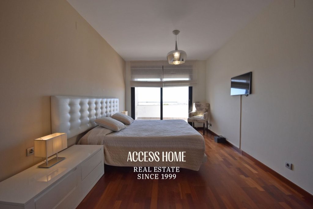 Casa a tres vientos en venta en Can Quirze, Mataró, con jardín y vistas al mar