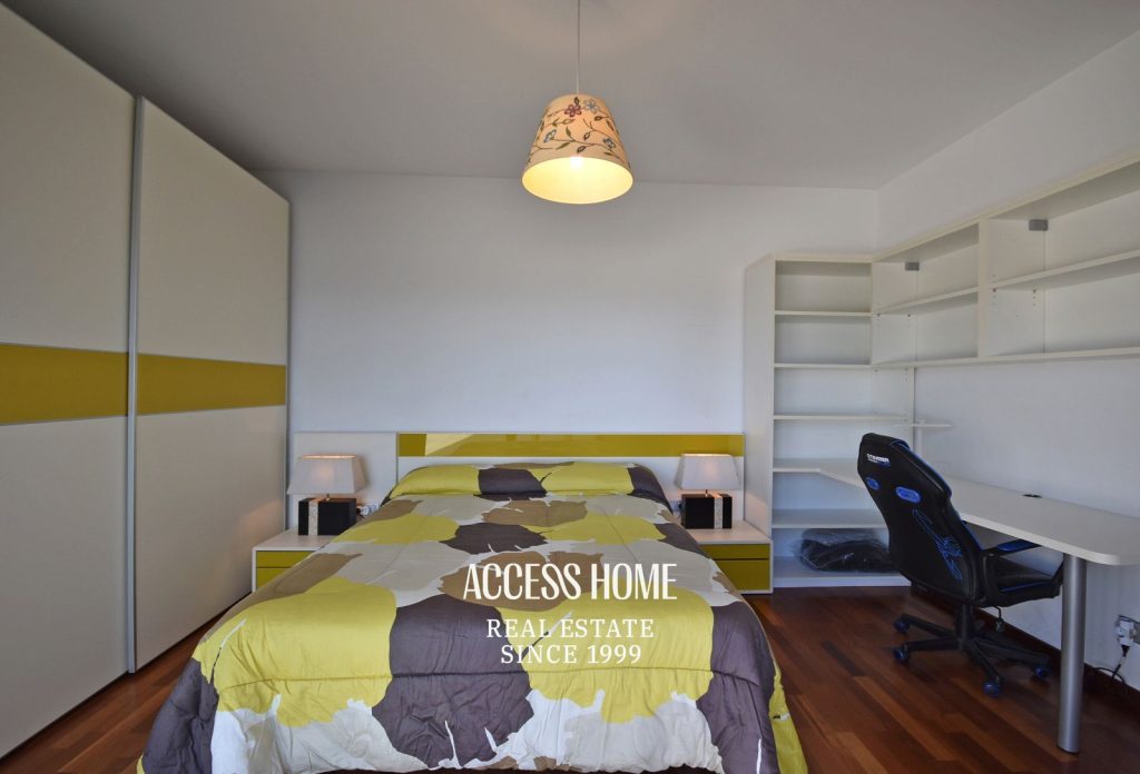 Casa a tres vientos en venta en Can Quirze, Mataró, con jardín y vistas al mar